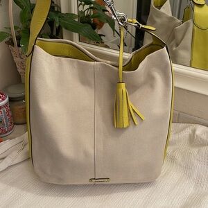 COACH - Avery Hobo in canvas and chartreuse -F28911- EUC❤️
